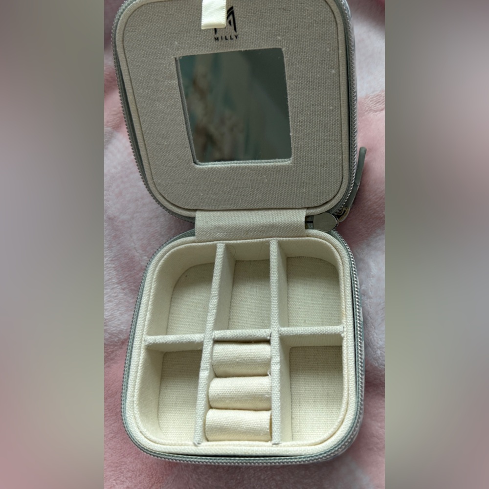 Milly Light Beige Compact Jewelry Case with Mirror NWOT
